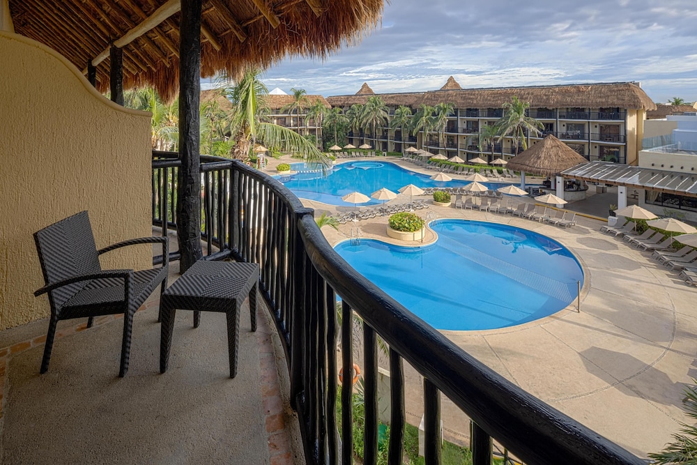 Catalonia Yucatan Beach - All Inclusive — Swimming pool in Puerto Aventuras, Quintana Roo