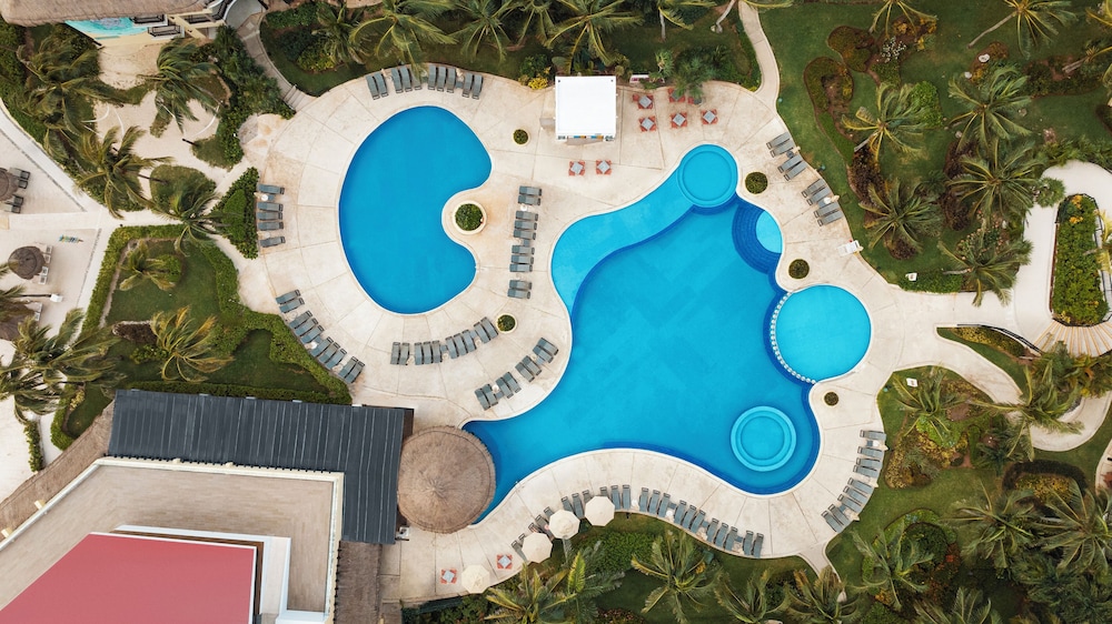 Catalonia Yucatan Beach - All Inclusive — Swimming pool in Puerto Aventuras, Quintana Roo