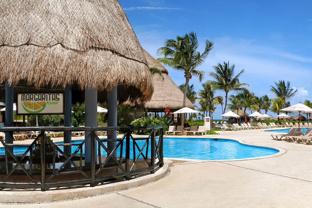 Catalonia Yucatan Beach - All Inclusive — Swimming pool in Puerto Aventuras, Quintana Roo
