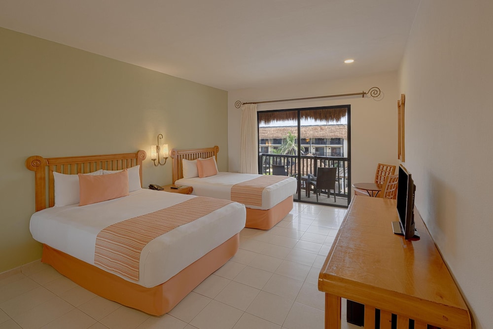 Catalonia Yucatan Beach - All Inclusive — Hotel rooms in Puerto Aventuras, Quintana Roo