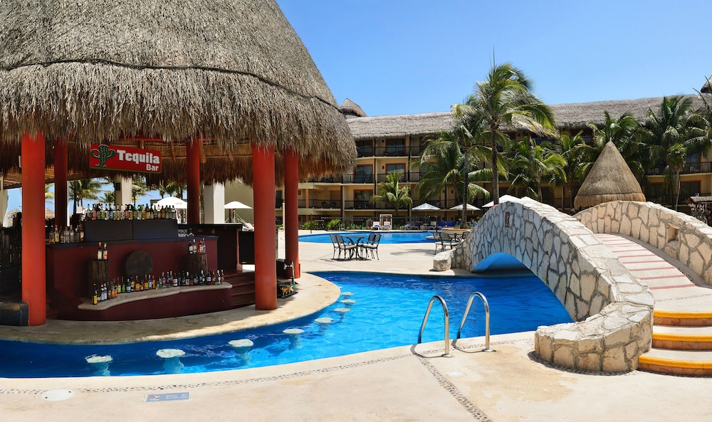 Catalonia Yucatan Beach - All Inclusive — Swimming pool in Puerto Aventuras, Quintana Roo