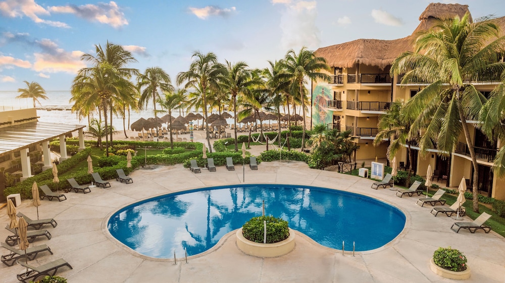 Catalonia Yucatan Beach - All Inclusive — Swimming pool in Puerto Aventuras, Quintana Roo