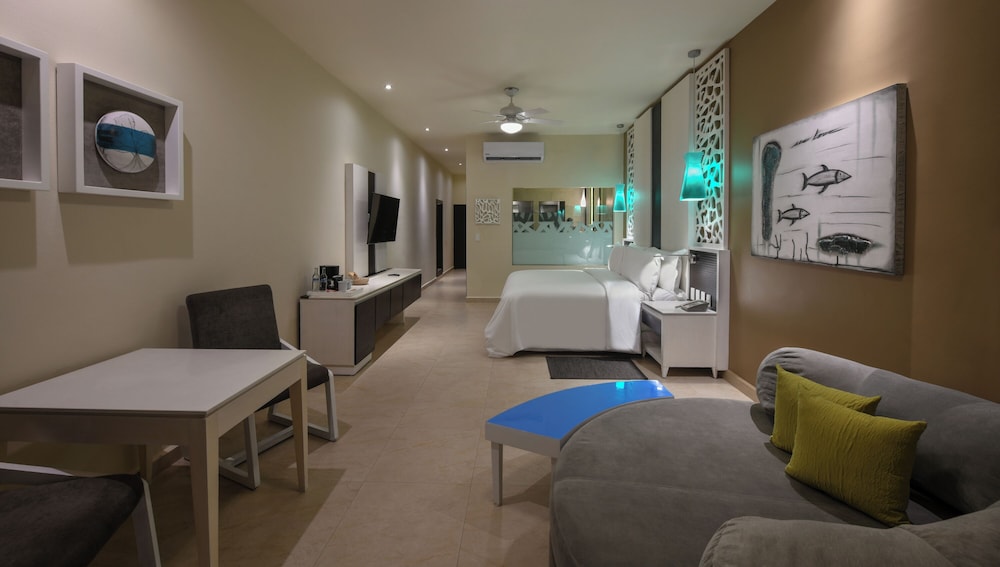 El Dorado Seaside Suites Oceanfront, All & More Inclusive - Adults Only - All inclusive — Hotel rooms in Xetna, Quintana Roo