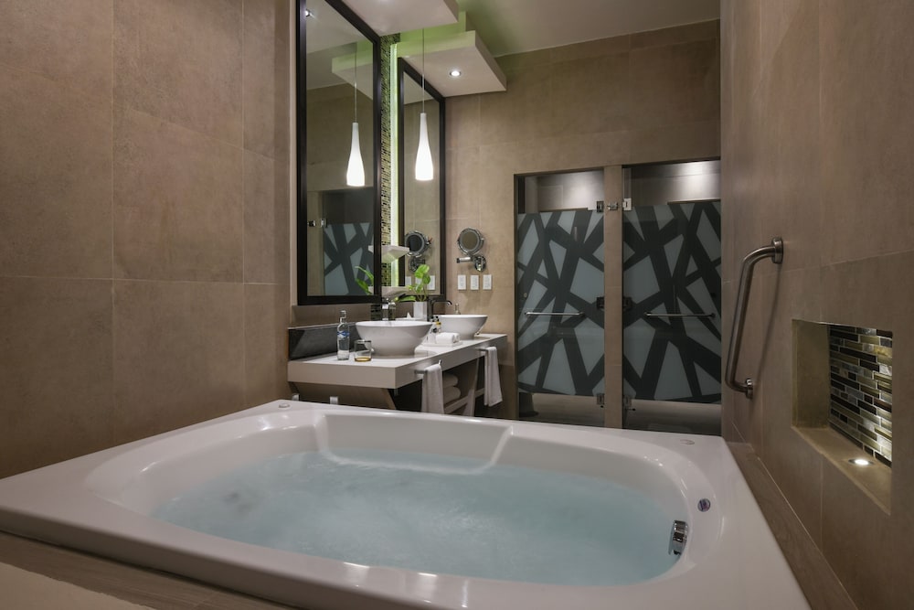 El Dorado Seaside Suites Oceanfront, All & More Inclusive - Adults Only - All inclusive — Hotel rooms in Xetna, Quintana Roo