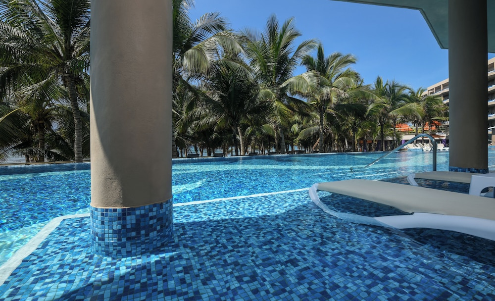 El Dorado Seaside Suites Oceanfront, All & More Inclusive - Adults Only - All inclusive — Swimming pool in Xetna, Quintana Roo