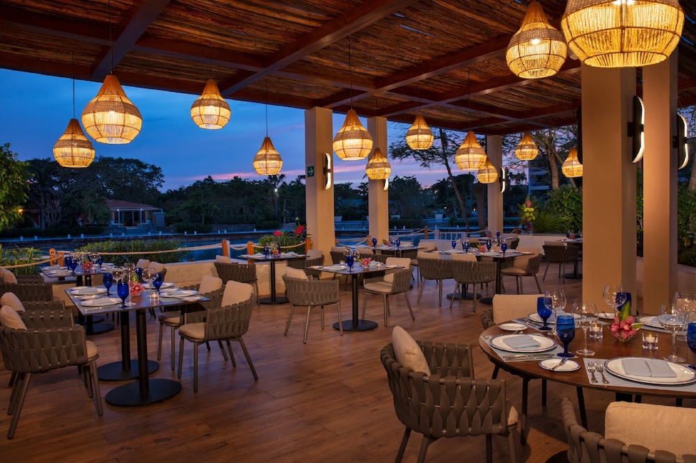 Dreams Aventuras Riviera Maya - All Inclusive — Restaurant & bars in Puerto Aventuras, Quintana Roo