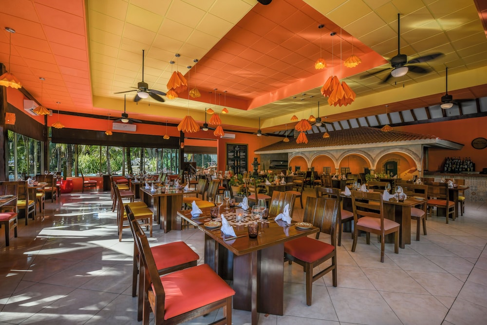 El Dorado Royale, All & More Inclusive Adults Only — Restaurant & bars in Playa del Carmen, Quintana Roo