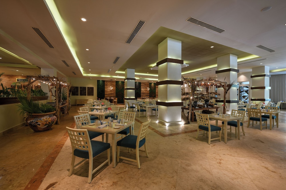 El Dorado Royale, All & More Inclusive Adults Only — Restaurant & bars in Playa del Carmen, Quintana Roo
