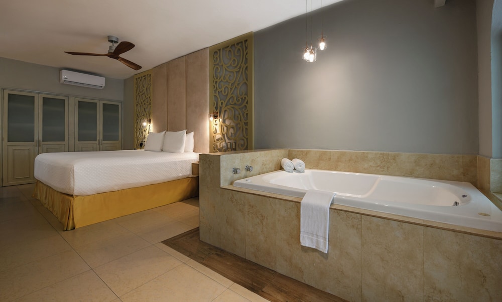 El Dorado Royale, All & More Inclusive Adults Only — Hotel rooms in Playa del Carmen, Quintana Roo