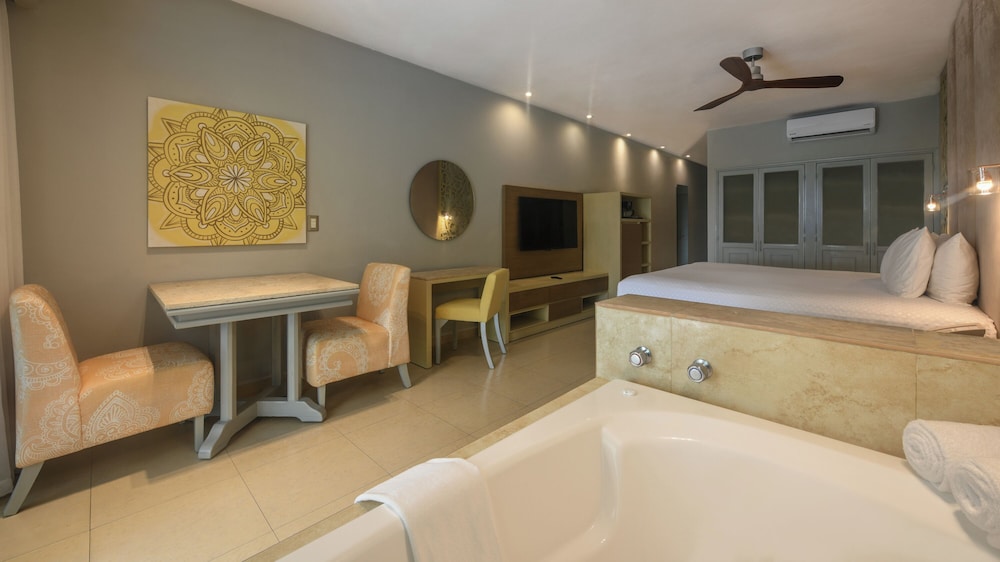 El Dorado Royale, All & More Inclusive Adults Only — Hotel rooms in Playa del Carmen, Quintana Roo
