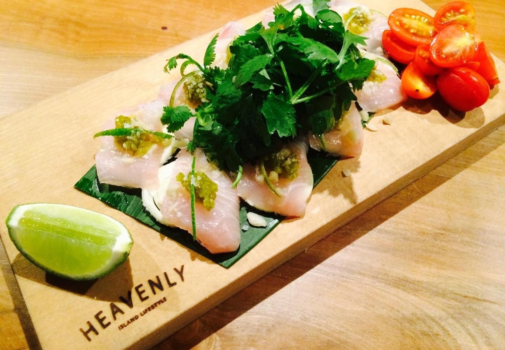 Shoreline Hotel Waikiki — Restaurant & bars in Honolulu, Hawaii