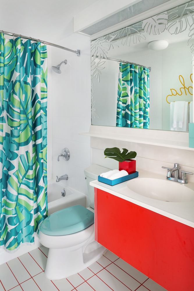 Shoreline Hotel Waikiki — Hotel rooms in Honolulu, Hawaii