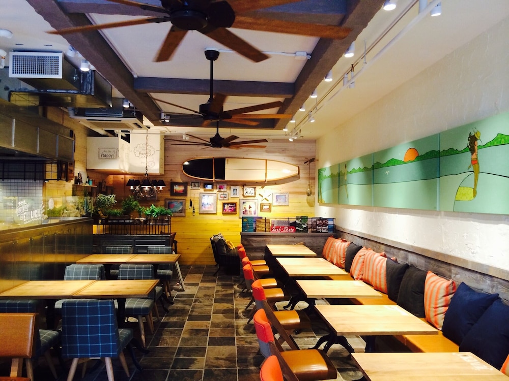 Shoreline Hotel Waikiki — Restaurant & bars in Honolulu, Hawaii