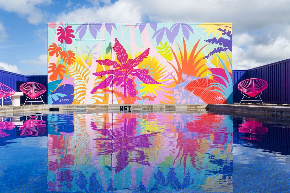 Shoreline Hotel Waikiki — Swimming pool in Honolulu, Hawaii