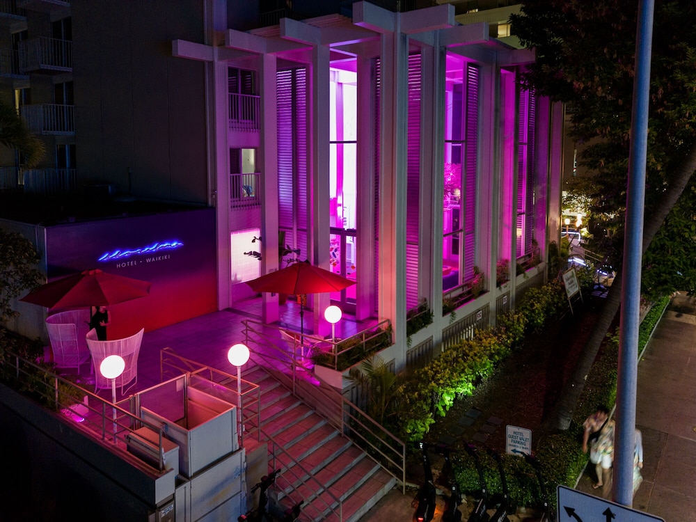 Shoreline Hotel Waikiki — Hotel building in Honolulu, Hawaii