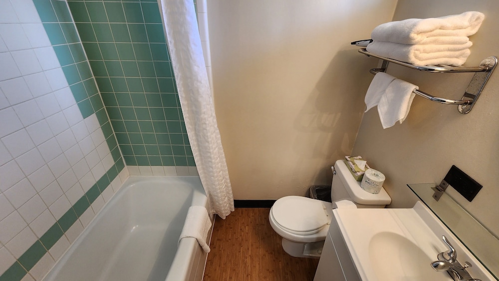 Stay Hotel Waikiki — Hotel rooms in Honolulu, Hawaii