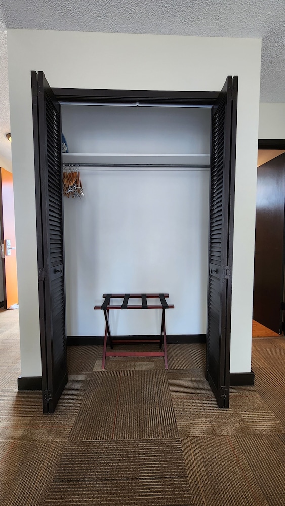 Stay Hotel Waikiki — Hotel rooms in Honolulu, Hawaii