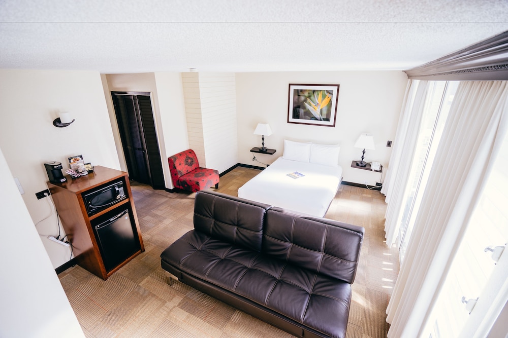 Stay Hotel Waikiki — Hotel rooms in Honolulu, Hawaii