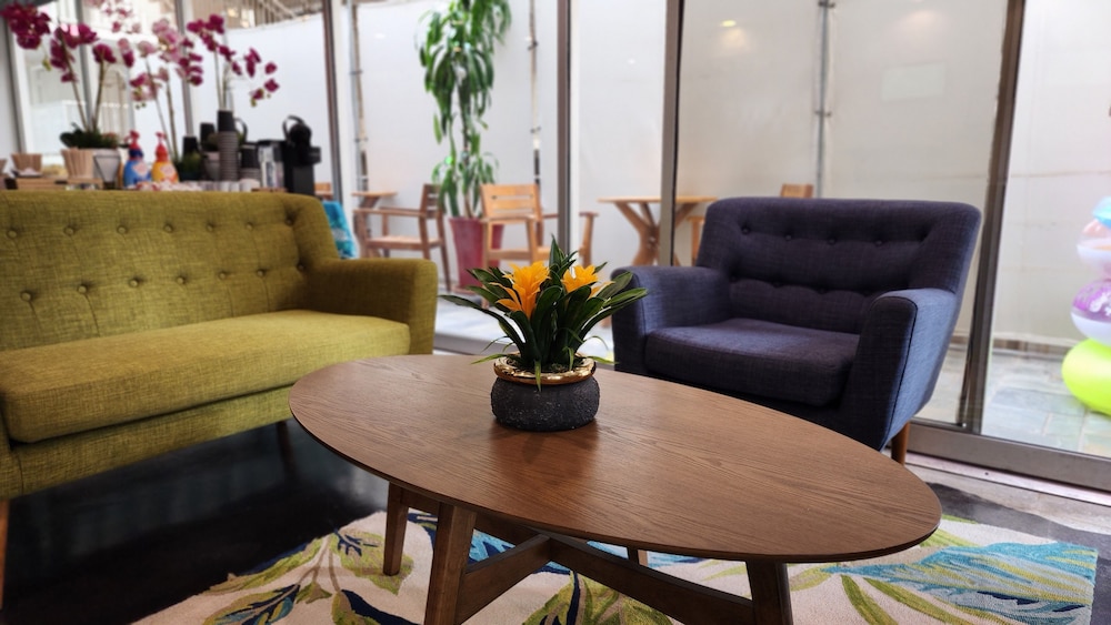 Stay Hotel Waikiki — Restaurant & bars in Honolulu, Hawaii