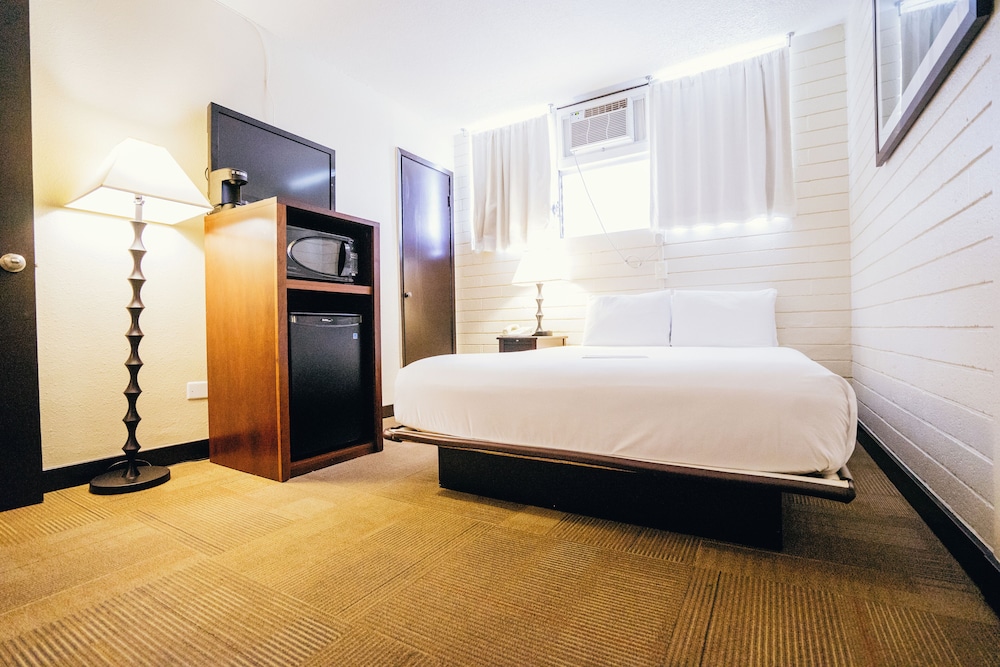Stay Hotel Waikiki — Hotel rooms in Honolulu, Hawaii