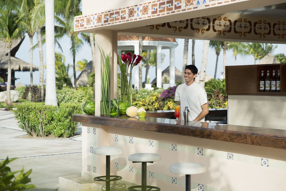 Excellence Riviera Cancun - Adults Only All Inclusive — Restaurant & bars in Puerto Morelos, Quintana Roo