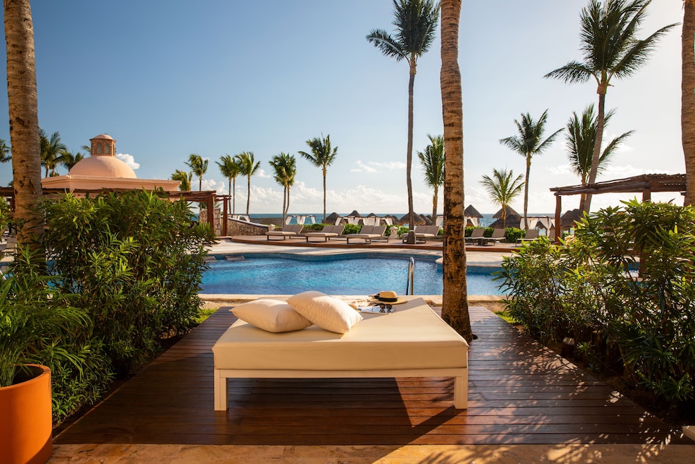 Excellence Riviera Cancun - Adults Only All Inclusive — Swimming pool in Puerto Morelos, Quintana Roo