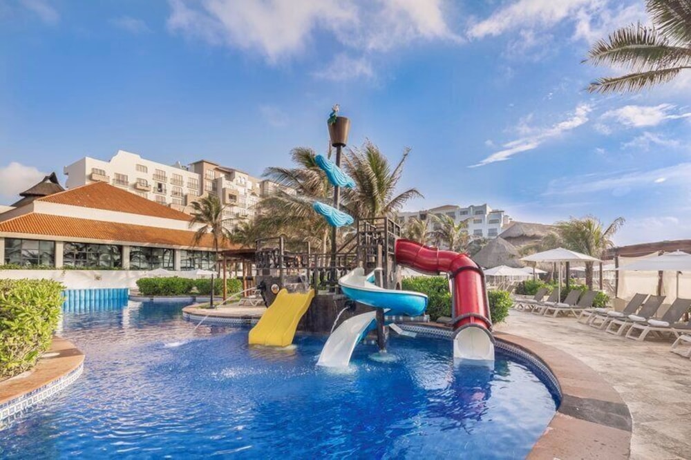 Fiesta Americana Condesa Cancun All Inclusive — Swimming pool in Cancun, Quintana Roo