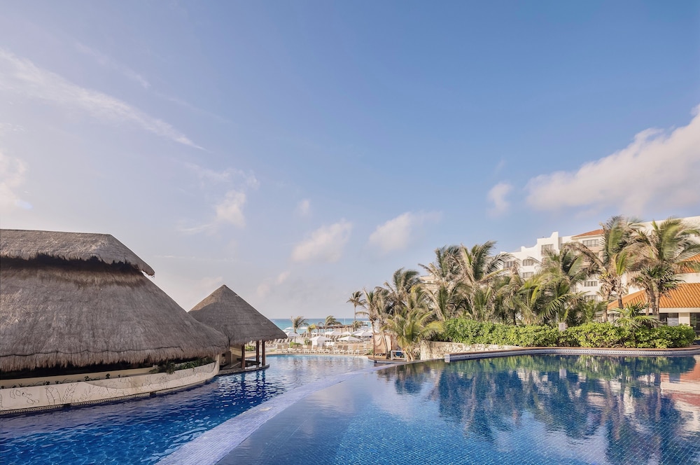 Fiesta Americana Condesa Cancun All Inclusive — Swimming pool in Cancun, Quintana Roo
