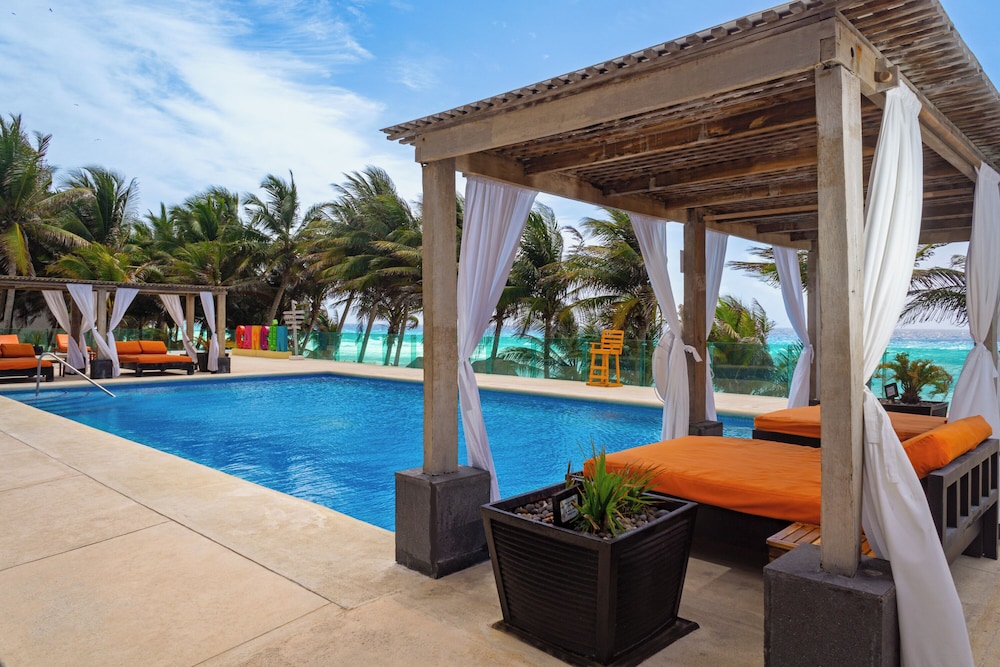 Flamingo Cancun - All Inclusive — Swimming pool in Cancun, Quintana Roo