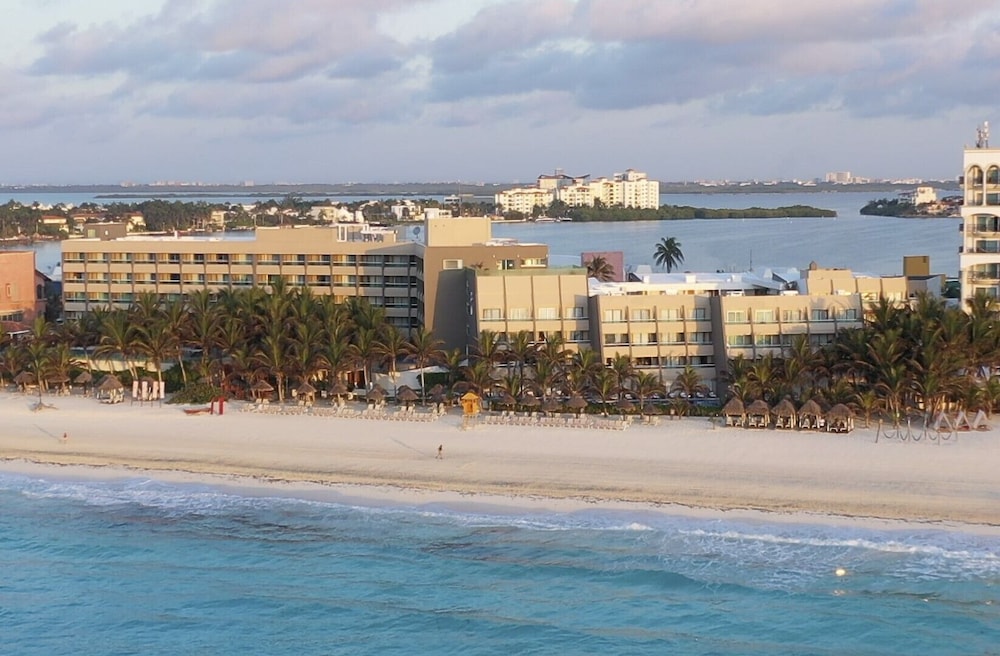Flamingo Cancun - All Inclusive — Beach in Cancun, Quintana Roo