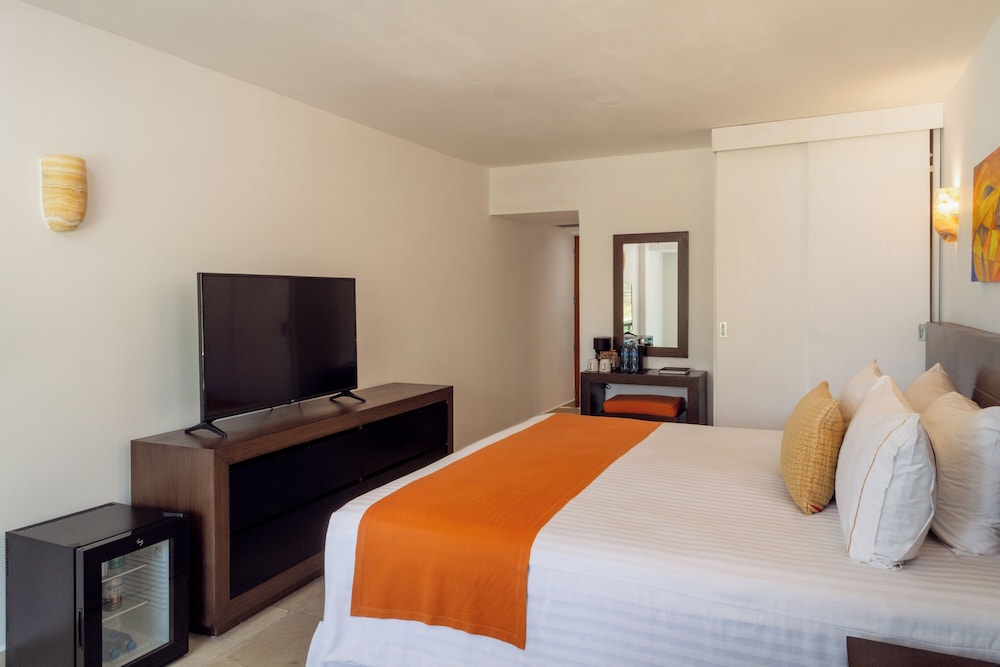 Flamingo Cancun - All Inclusive — Hotel rooms in Cancun, Quintana Roo