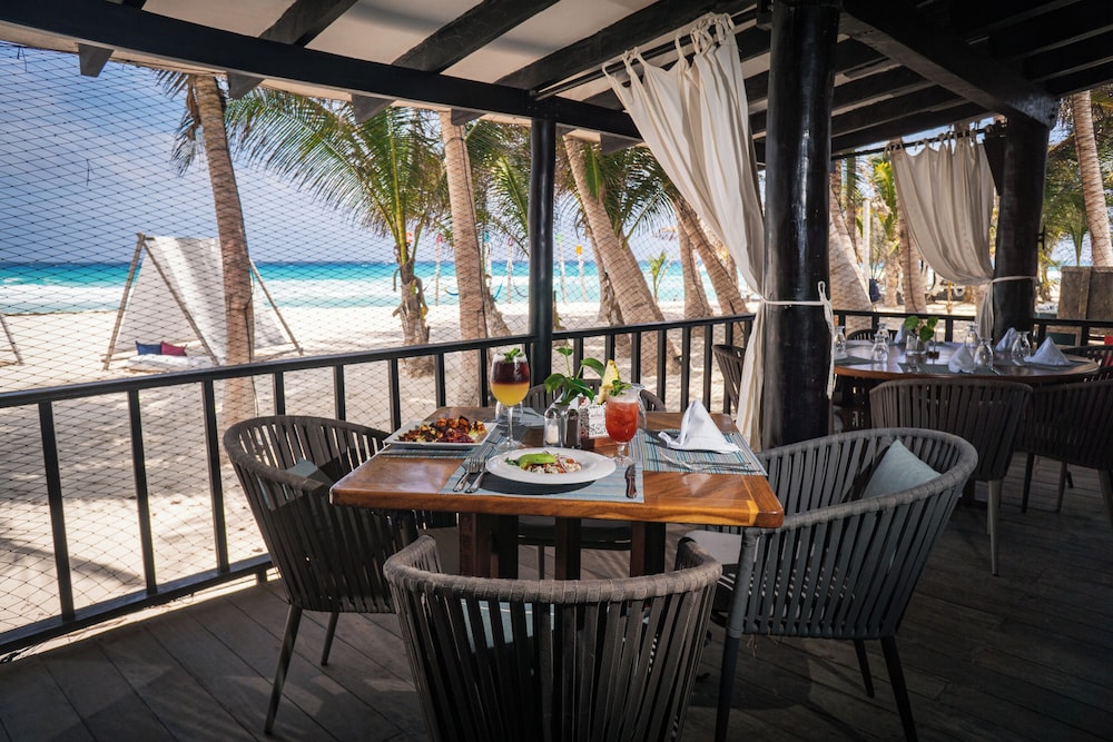 Flamingo Cancun - All Inclusive — Restaurant & bars in Cancun, Quintana Roo