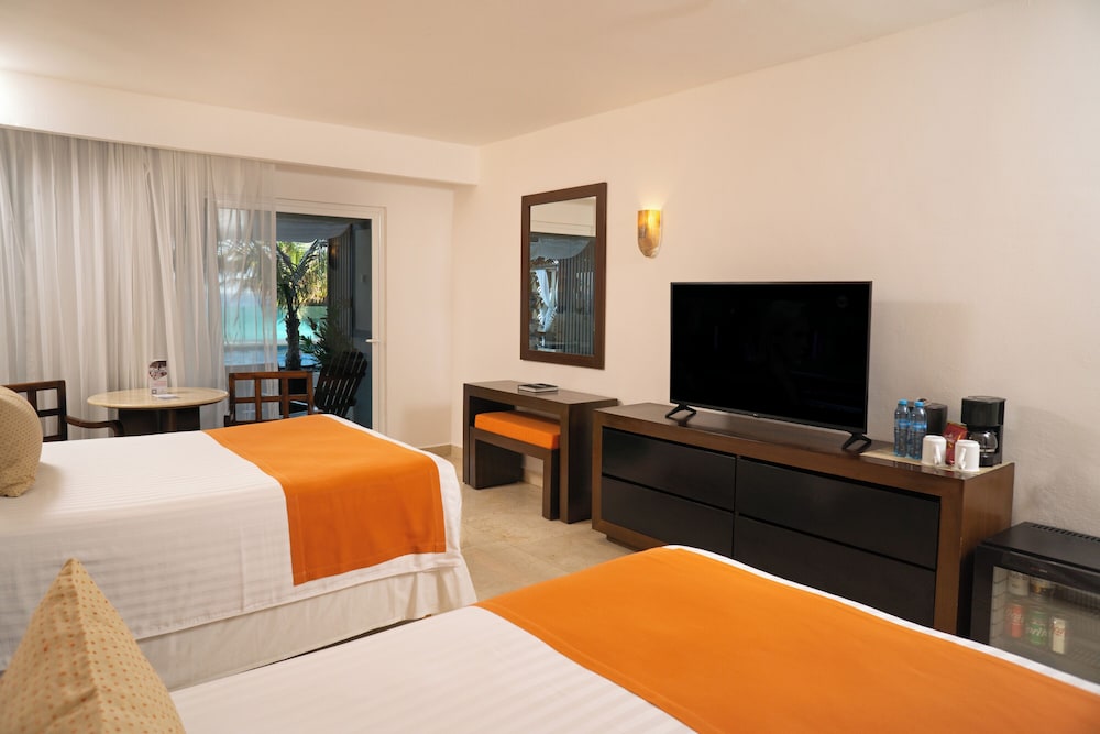 Flamingo Cancun - All Inclusive — Hotel rooms in Cancun, Quintana Roo