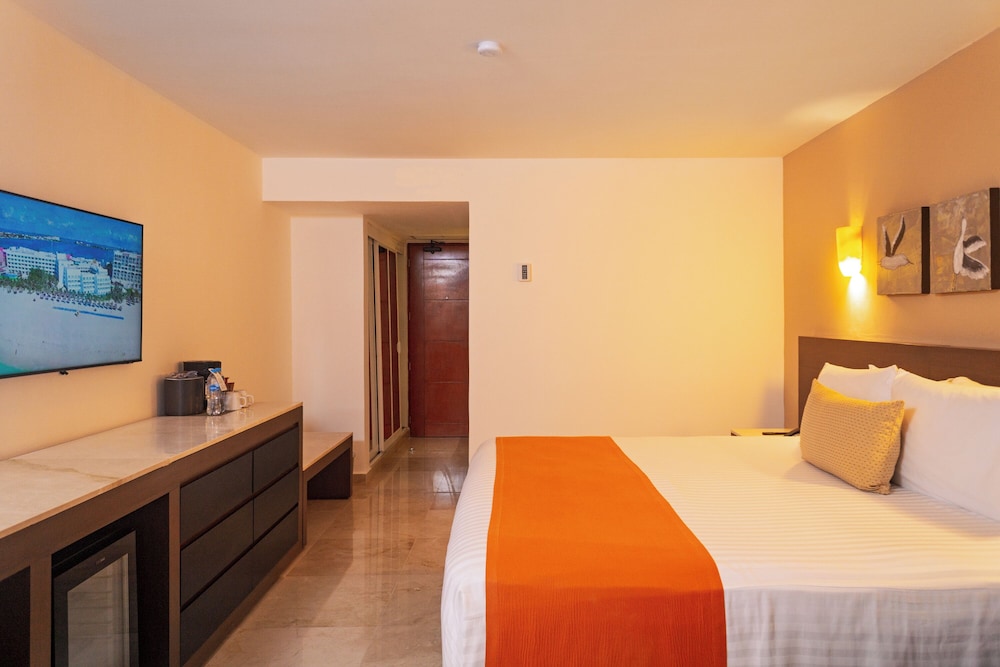 Flamingo Cancun - All Inclusive — Hotel rooms in Cancun, Quintana Roo