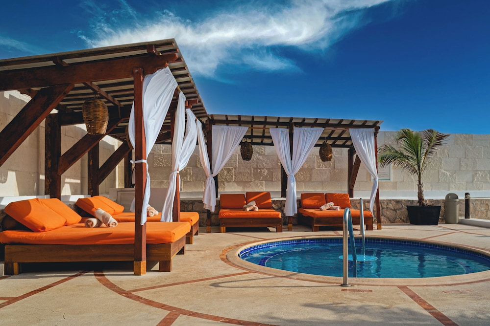 Flamingo Cancun - All Inclusive — Swimming pool in Cancun, Quintana Roo