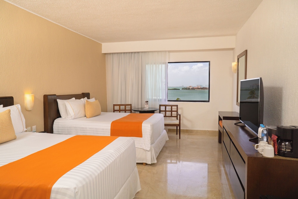 Flamingo Cancun - All Inclusive — Hotel rooms in Cancun, Quintana Roo