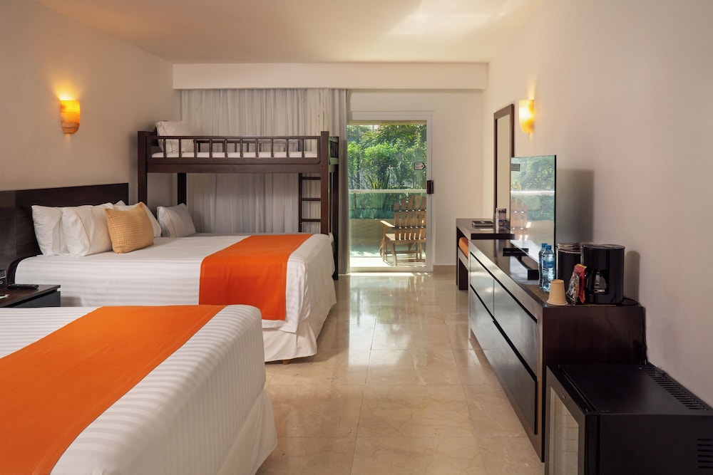 Flamingo Cancun - All Inclusive — Hotel rooms in Cancun, Quintana Roo