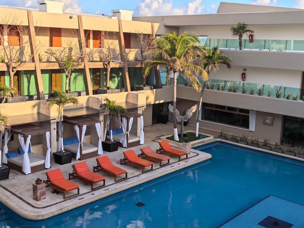 Flamingo Cancun - All Inclusive — Swimming pool in Cancun, Quintana Roo