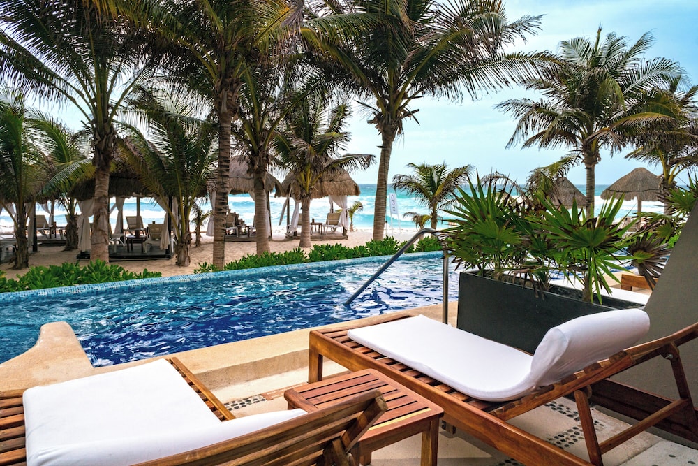 Flamingo Cancun - All Inclusive — Swimming pool in Cancun, Quintana Roo
