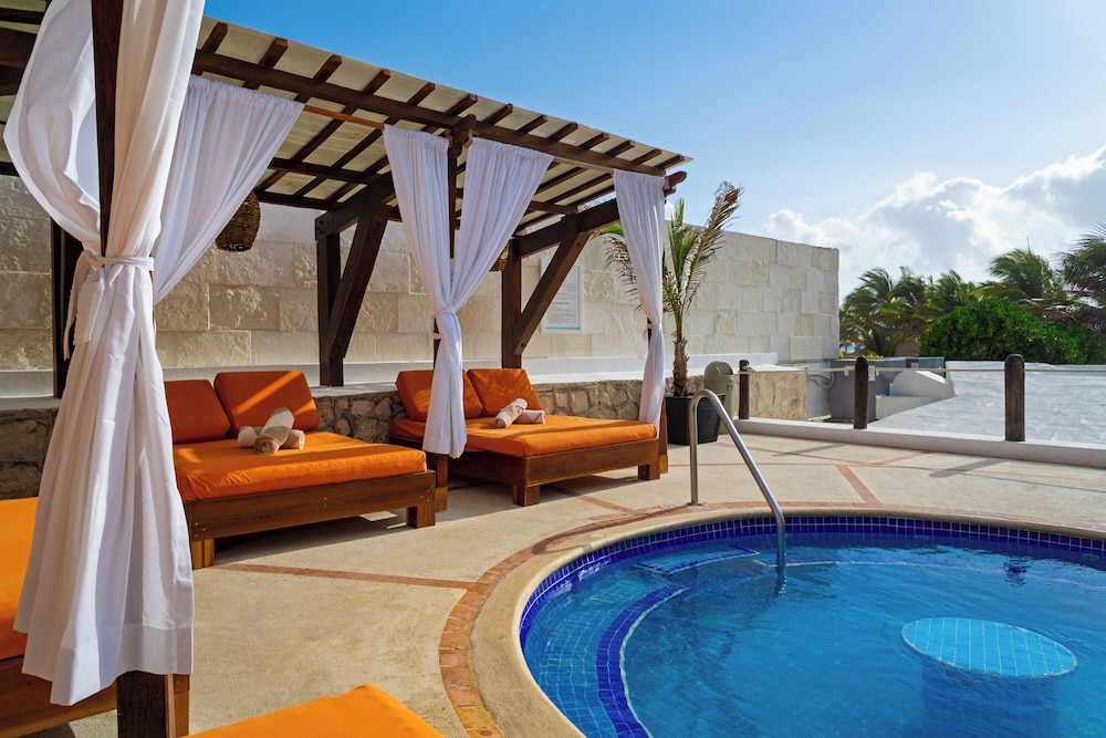 Flamingo Cancun - All Inclusive — Swimming pool in Cancun, Quintana Roo