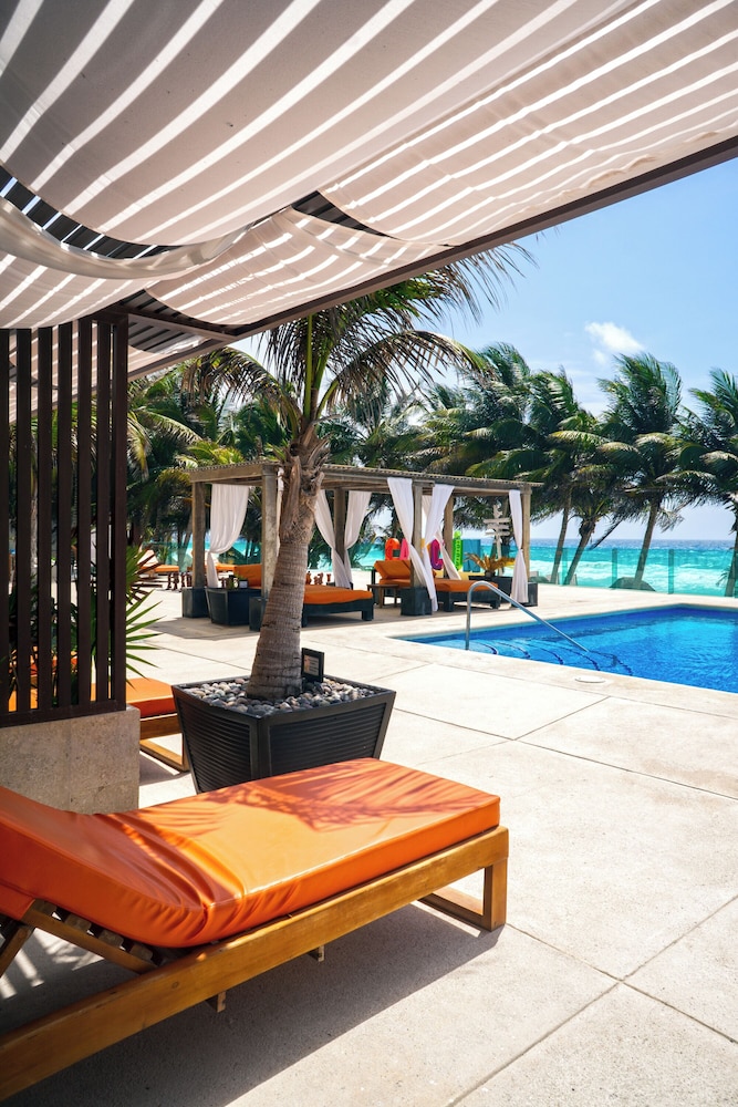 Flamingo Cancun - All Inclusive — Swimming pool in Cancun, Quintana Roo