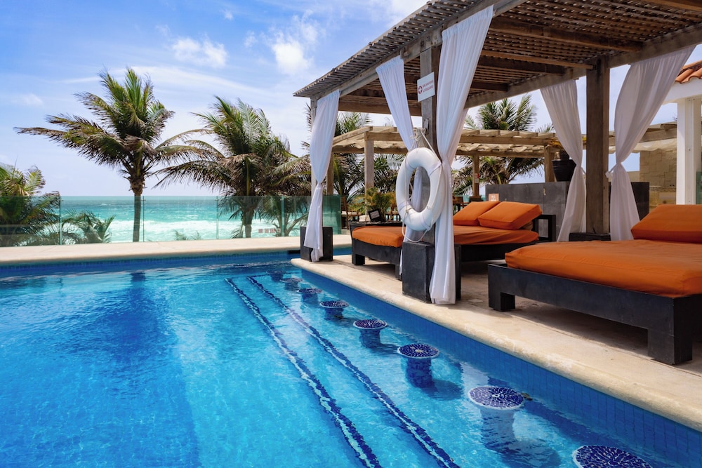 Flamingo Cancun - All Inclusive — Swimming pool in Cancun, Quintana Roo