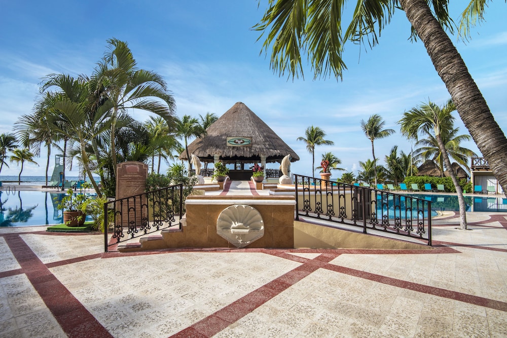 Wyndham Alltra Playa del Carmen Adults Only All Inclusive — Restaurant in Playa del Carmen, Quintana Roo