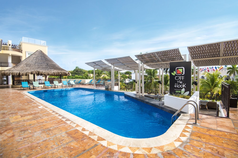 Wyndham Alltra Playa del Carmen Adults Only All Inclusive — Pool in Playa del Carmen, Quintana Roo