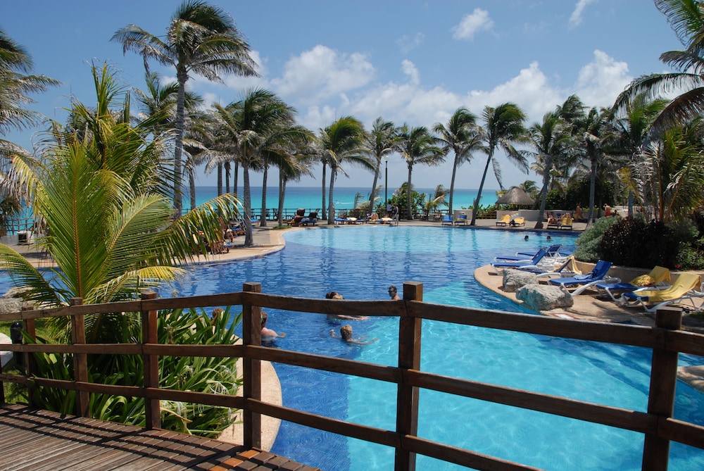 The Grand Oasis Cancun - All Inclusive — Swimming pool in Cancun, Quintana Roo