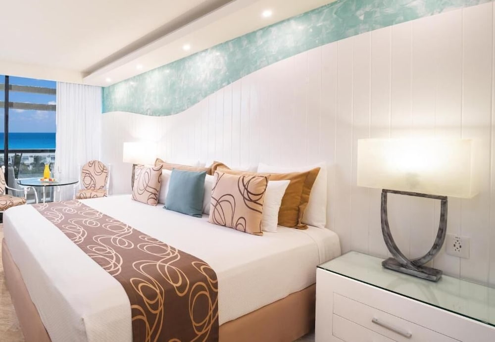 The Grand Oasis Cancun - All Inclusive — Hotel rooms in Cancun, Quintana Roo
