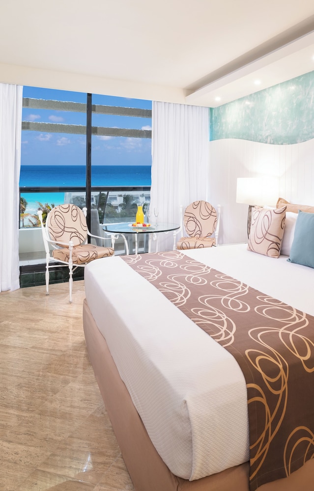 The Grand Oasis Cancun - All Inclusive — Hotel rooms in Cancun, Quintana Roo