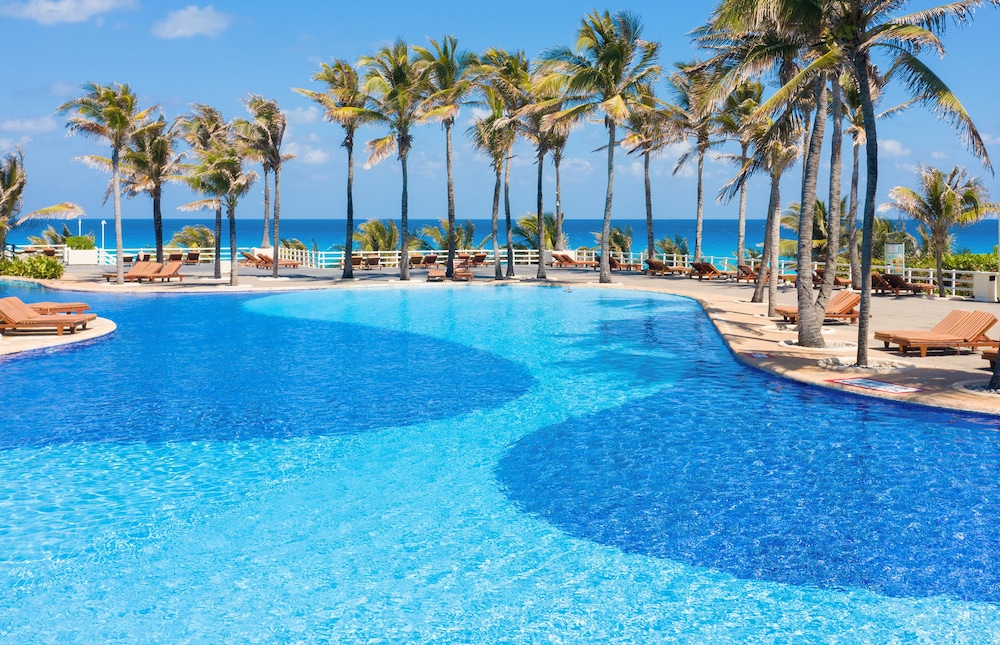 The Grand Oasis Cancun - All Inclusive — Swimming pool in Cancun, Quintana Roo