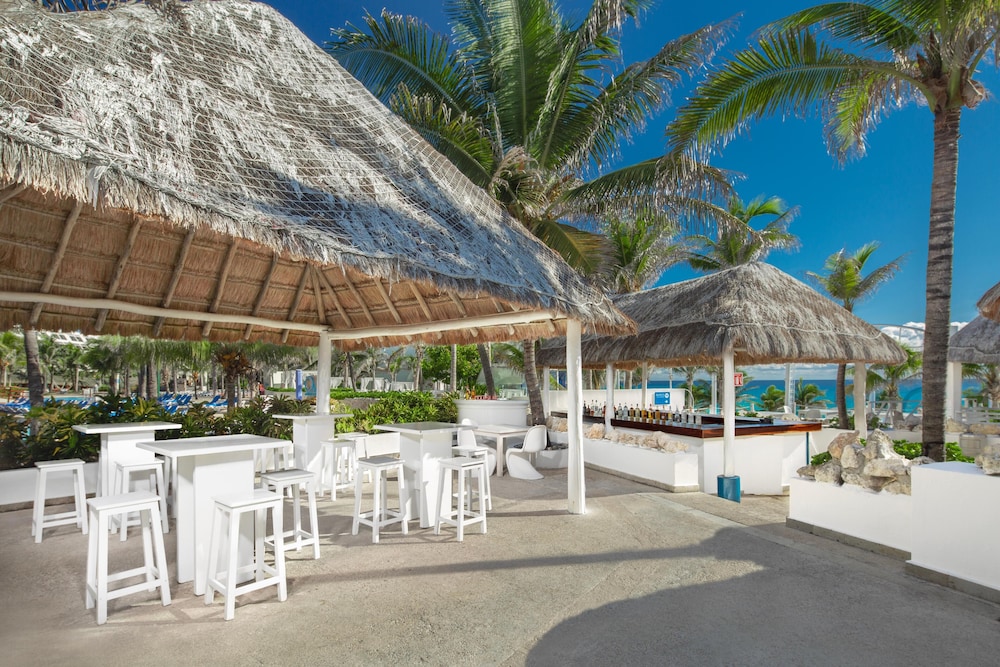 The Grand Oasis Cancun - All Inclusive — Restaurant & bars in Cancun, Quintana Roo