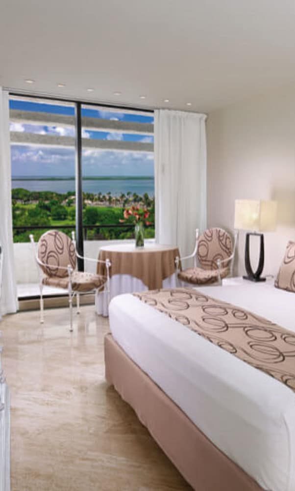 The Grand Oasis Cancun - All Inclusive — Hotel rooms in Cancun, Quintana Roo